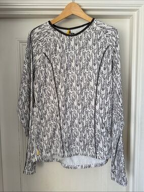 Lole White Long-Sleeve fleece-lined Top with Black Arrow Print